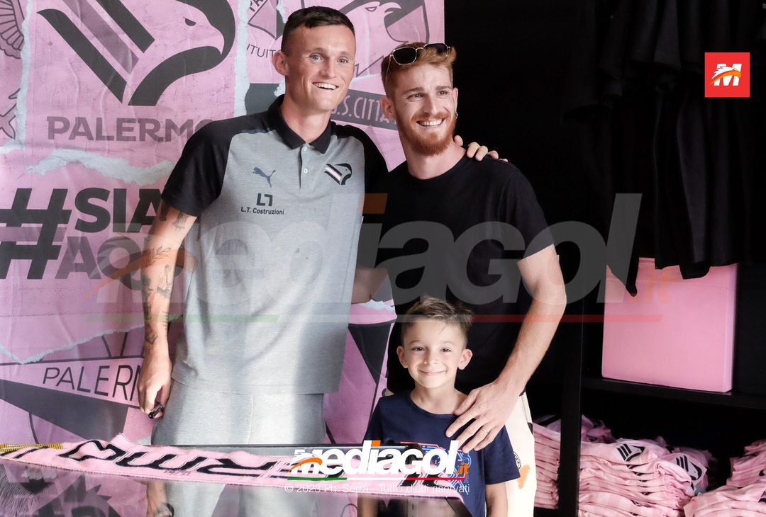 FOTO PALERMO: Liam Henderson incontra i tifosi allo Store Ufficiale (GALLERY) - immagine 59
