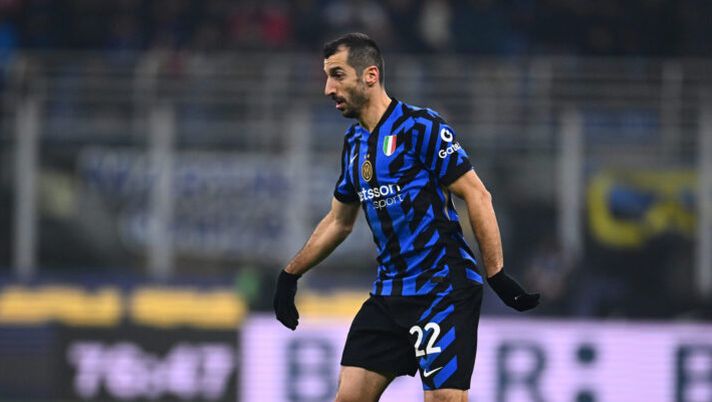 MILAN, ITALY - DECEMBER 06: Henrikh Mkhitaryan of FC Internazionale in action, controls the ball during the Serie match between Inter and Parma at Stadio Giuseppe Meazza on December 06, 2024 in Milan, Italy. (Photo by Mattia Ozbot - Inter/Inter via Getty Images) Mkhitaryan: “Barella? Un assist normale, niente di speciale. Mi mancava il gol ma…” - immagine 1