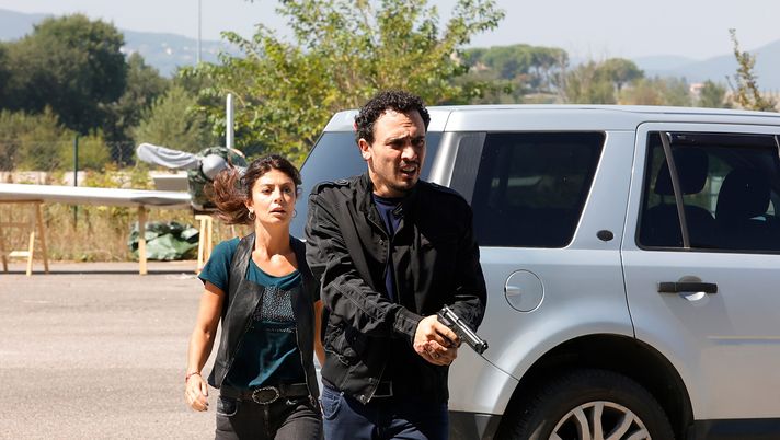 Ascolti tv, la prima puntata della serie Mediaset ‘Doppio gioco’ batte Doc e Belve - immagine 1