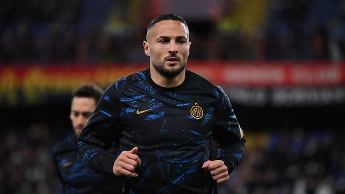 GENOA, ITALY - FEBRUARY 25: Danilo D'Ambrosio of FC Internazionale warms up prior to the Serie A match between Genoa CFC and FC Internazionale at Stadio Luigi Ferraris on February 25, 2022 in Genoa, Italy. (Photo by Mattia Ozbot - Inter/Inter via Getty Images)