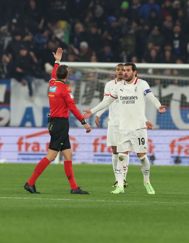 milan-tra-limiti-evidenti-e-torti-arbitrali-la-verita-sta-nel-mezzo-analisi-dirigenza