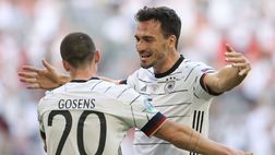 Gosens assolve e consola Hummels: “Non lo auguri a nessuno un periodo così”
