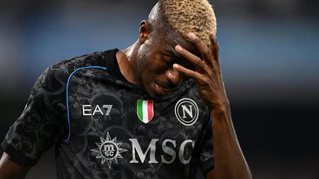 NAPLES, ITALY - OCTOBER 08: Victor Osimhen of SSC Napoli reacts during the Serie A TIM match between SSC Napoli and ACF Fiorentina at Stadio Diego Armando Maradona on October 08, 2023 in Naples, Italy. (Photo by Francesco Pecoraro/Getty Images)