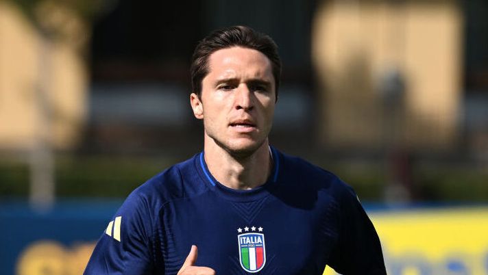 FLORENCE, ITALY - MAY 31: Federico Chiesa of Italy in action during a Italy training session at Centro Tecnico Federale di Coverciano on May 31, 2024 in Florence, Italy. (Photo by Claudio Villa/Getty Images) UFFICIALE – Problemi fisici per Chiesa, lascia la Nazionale: ecco chi è stato convocato al suo posto - immagine 1