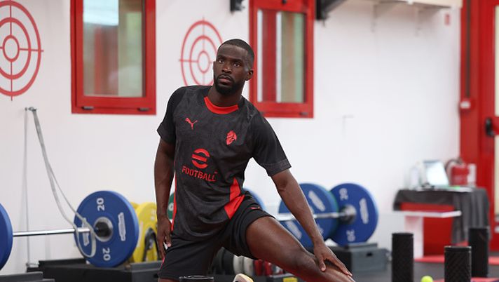 MILAN, ITALY - JULY 05: Fikayo Tomori of AC Milan in action during AC Milan medical tests at Milanello sports center on July 05, 2025 in Milan, Italy. (Photo by Claudio Villa/AC Milan via Getty Images)  Oggi a Milanello