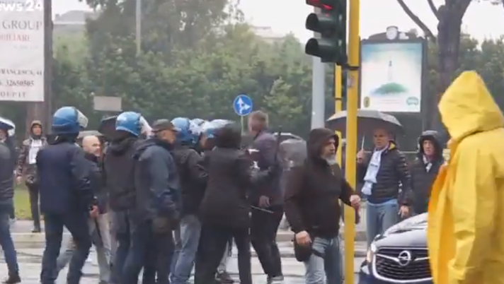 Mihajlovic insultato fuori dallo stadio Olimpico: sette poliziotti per trattenerlo - immagine 1