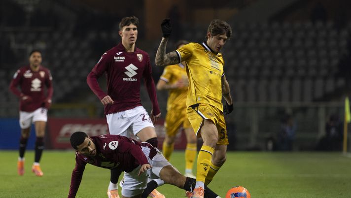 TURIN, ITALY - JANUARY 7: Zakaria Aboukhlal of Torino FC in action during the Serie A match between Torino FC and Udinese Calcio at Stadio Olimpico di Torino on January 7, 2026 in Turin, Italy. (Photo by Stefano Guidi - Torino FC/Torino FC 1906 via Getty Images) Torino-Udinese 1-2, la moviola: giusto annullare su Kabasele. Su Ekkelenkamp… - immagine 1