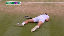 Djokovic finisce faccia a terra sul match point: il gesto di Cobolli è da applausi