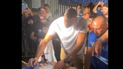 VIDEO / Curva Nord, a San Siro fuochi d’artificio e cori per Handanovic
