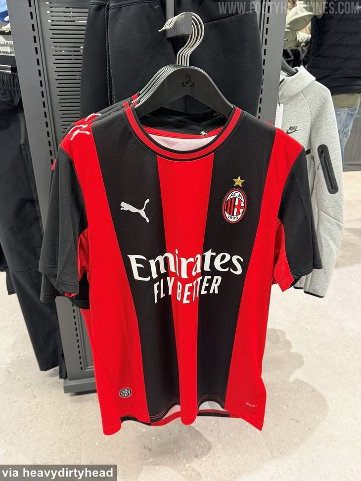 Milan, la nuova maglia spunta già in alcuni store? Spunta l’anteprima- immagine 2