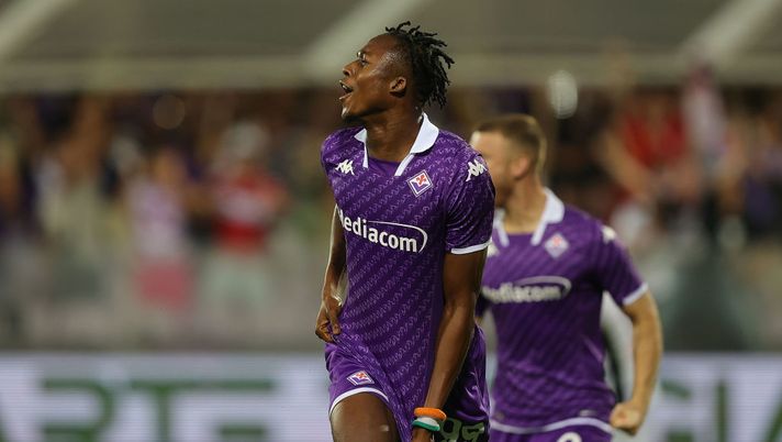 FLORENCE, ITALY - SEPTEMBER 17: Christian Michael Kouakou Kouamé of ACF Fiorentina celebrates after scoring a goal during the Serie A TIM match between ACF Fiorentina and Atalanta BC at Stadio Artemio Franchi on September 17, 2023 in Florence, Italy. (Photo by Gabriele Maltinti/Getty Images) Serie A, Salernitana-Fiorentina 0-2: Kouame ed Ikone danno ad Italiano i 3 punti - immagine 1