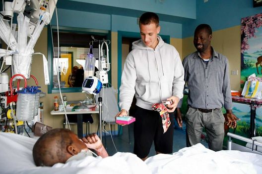 Camarda e Fanta Charity: un sorriso per i bambini del Buzzi- immagine 3