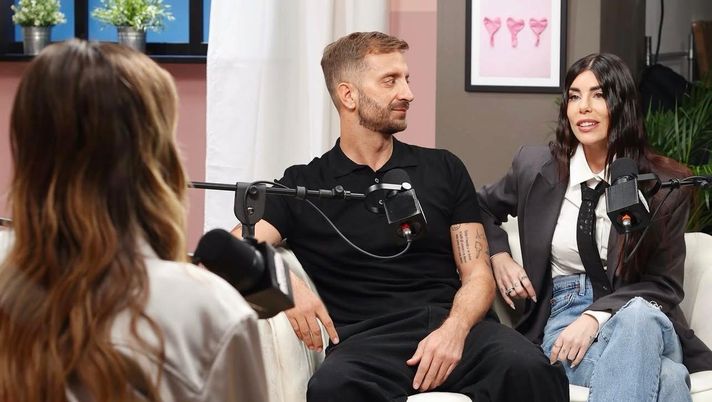 Bianca Atzei: “Lui per nulla romantico, gli trovai dei messaggini”, Corti: “Per sbaglio…” Bianca Atzei: “Lui per nulla romantico, gli trovai dei messaggini”, Corti: “Per sbaglio…” - immagine 1