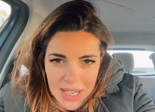 La ex di Osvaldo difende Ilary Blasi (con frecciata a Totti): “Sei unica, chi non lo capisce…” La ex di Osvaldo difende Ilary Blasi (con frecciata a Totti): “Sei unica, chi non lo capisce…” - immagine 1