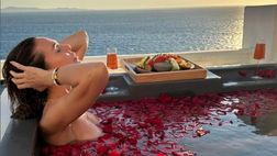 VIDEO / Ilary Blasi nuda nella vasca con Bastian: le immagini da Mykonos