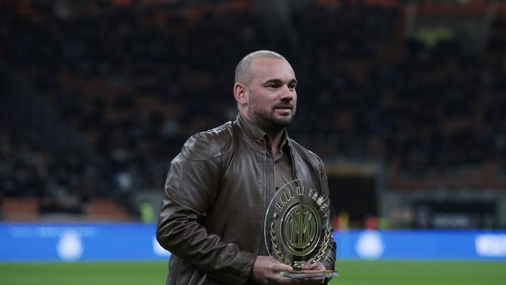Sneijder duro: “Non potrei mai pensare di essere allenato da una donna” - immagine 1