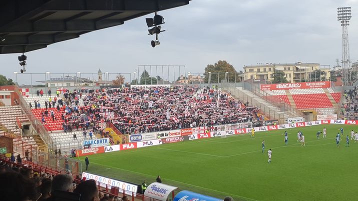 Tifosi del Padova al Menti In che modo la tecnologia sta cambiando il modo in cui guardiamo lo sport? - immagine 1