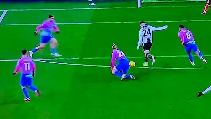 VIDEO Napoli, guarda che Samardzic: la meravigliosa rete al Milan del talento serbo - immagine 1