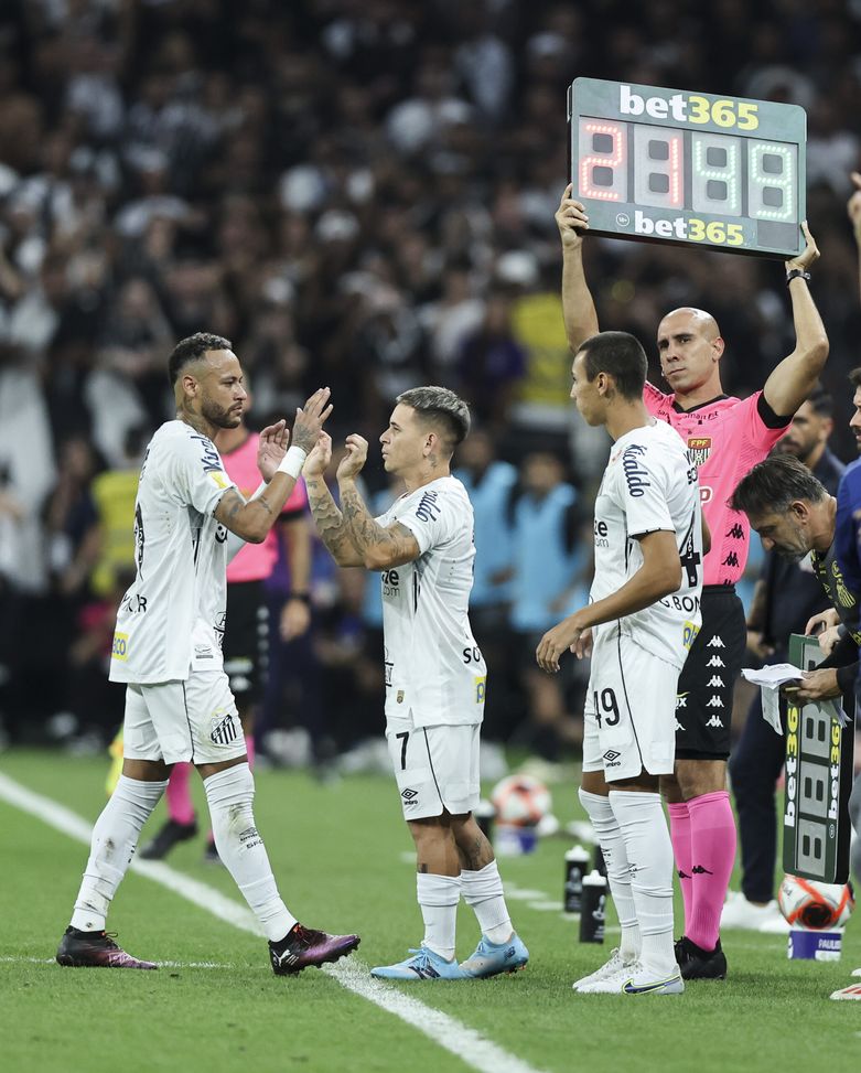 Troppo Corinthians, Santos sconfitto 2-0: decide un super Yuri Alberto- immagine 3