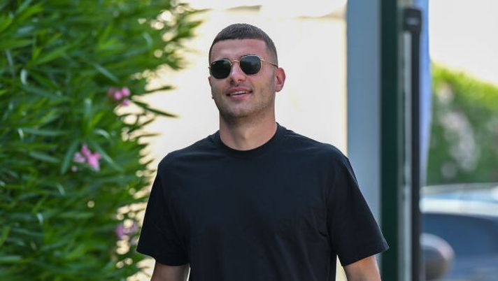 NAPLES, ITALY - JULY 24: SSC Napoli Player Alessandro Buongiorno arriving at SSC Napoli Training Center for medical tests on July 24, 2024 in in Castel Volturno (Caserta), Italy. (Photo by SSC NAPOLI/SSC NAPOLI via Getty Images) Buongiorno: “Juve, avrei tradito me stesso! Conte, Inter, i gol e perché ho scelto il Napoli” - immagine 1