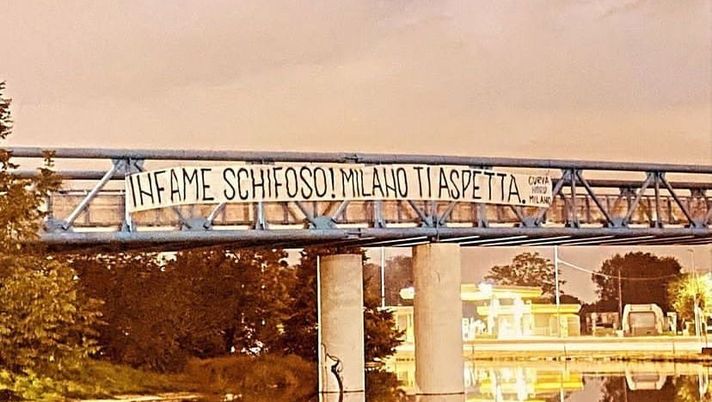 Inter-Roma, la Nord si prepara al ritorno di Lukaku: lo striscione esposto all’alba Inter-Roma, la Nord si prepara al ritorno di Lukaku: lo striscione esposto all’alba - immagine 1