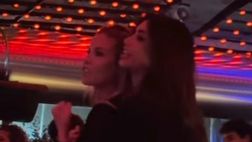 VIDEO / Nargi-Caracciolo, le due ex veline fanno serata insieme