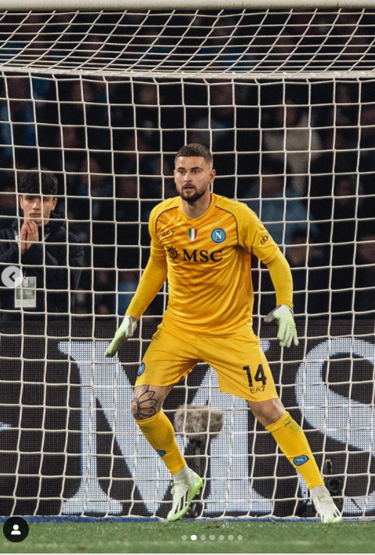 GALLERY Contini celebra l’esordio in serie A: “Il sogno di ogni figlio di Napoli” - immagine 3