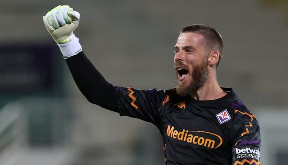 FLORENCE, ITALY - OCTOBER 06: David de Gea of Fiorentina celebrates during the Serie match between Fiorentina and Milan at Stadio Artemio Franchi on October 06, 2024 in Florence, Italy. (Photo by Claudio Villa/AC Milan via Getty Images) R.Gentile: “De Gea un leader. Ed ecco chi mi piace dei nuovi viola”- immagine 2