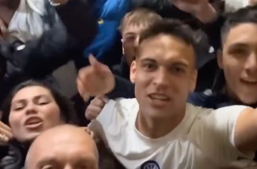 Inter, la festa dopo la vittoria. Cena e balli allo Sheraton, poi in Duomo coi tifosi- immagine 3