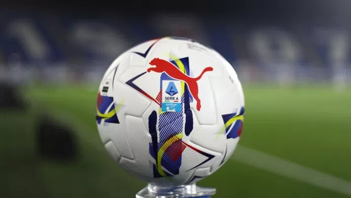 Serie A, torna il pallone bianco sui campi. Stop al pallone giallo ‘invernale’ - immagine 1