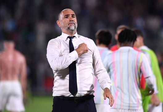 Tudor saluta il settore ospiti dopo Venezia-Juventus 2-3. (Foto di Alessandro Sabattini/Getty Images) Tudor, parla il suo agente: “Resterà alla Juventus per il Mondiale per club”- immagine 2