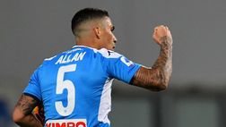 FOTO Allan si concede un weekend di vacanza a Napoli con la moglie: gli scatti social