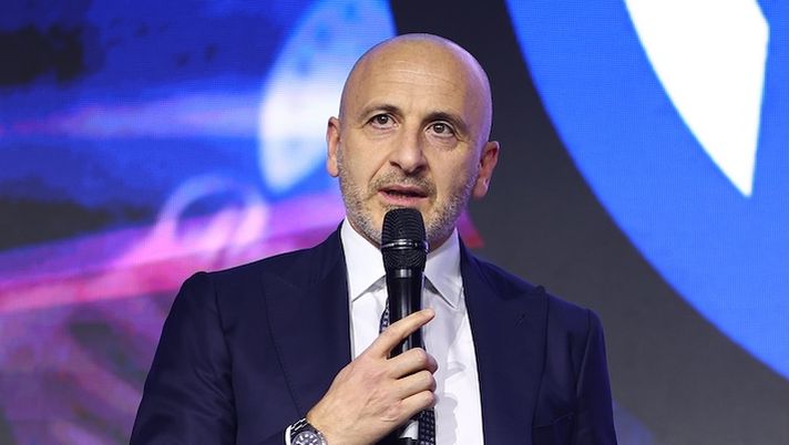 MILAN, ITALY - DECEMBER 02: Piero Ausilio on stage during Gran Galà del Calcio Awards on December 02, 2024 in Milan, Italy. (Photo by Francesco Scaccianoce - Inter/Inter via Getty Images) Ausilio: “Lookman-Koné, com’è andata. Chivu, Esposito, Arabia, Neymar: vi dico tutto” - immagine 1