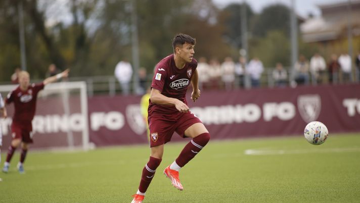 ORBASSANO, ITALY - OCTOBER 19: Mattia Pellini of Torino Primavera in action during the Primavera 1 match between Torino U20 and Juventus U20 at stadium Valentino Mazzola on October 19, 2024 in Orbassano, Italy. Photo: Nderim Kaceli Nazionali, Cacciamani e Pellini chiamati dall’Italia U19 - immagine 1