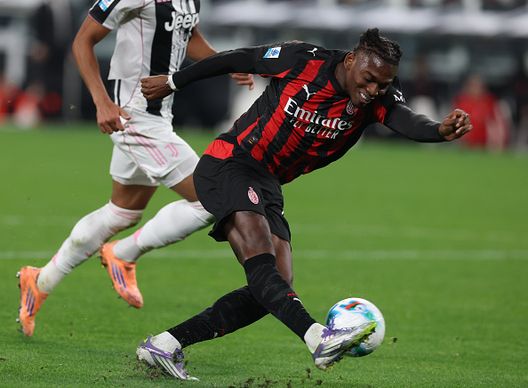 TURIN, ITALY - OCTOBER 05: Rafael Leao of AC Milan in action during the Serie A match between Juventus FC and AC Milan at Allianz Stadium on October 05, 2025 in Turin, Italy. (Photo by Claudio Villa/AC Milan via Getty Images) Trevisani Leao