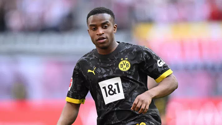 Borussia Dortmund, scoppia di nuovo il caso Moukoko. Quanti anni ha? Le nuove rivelazioni - immagine 1