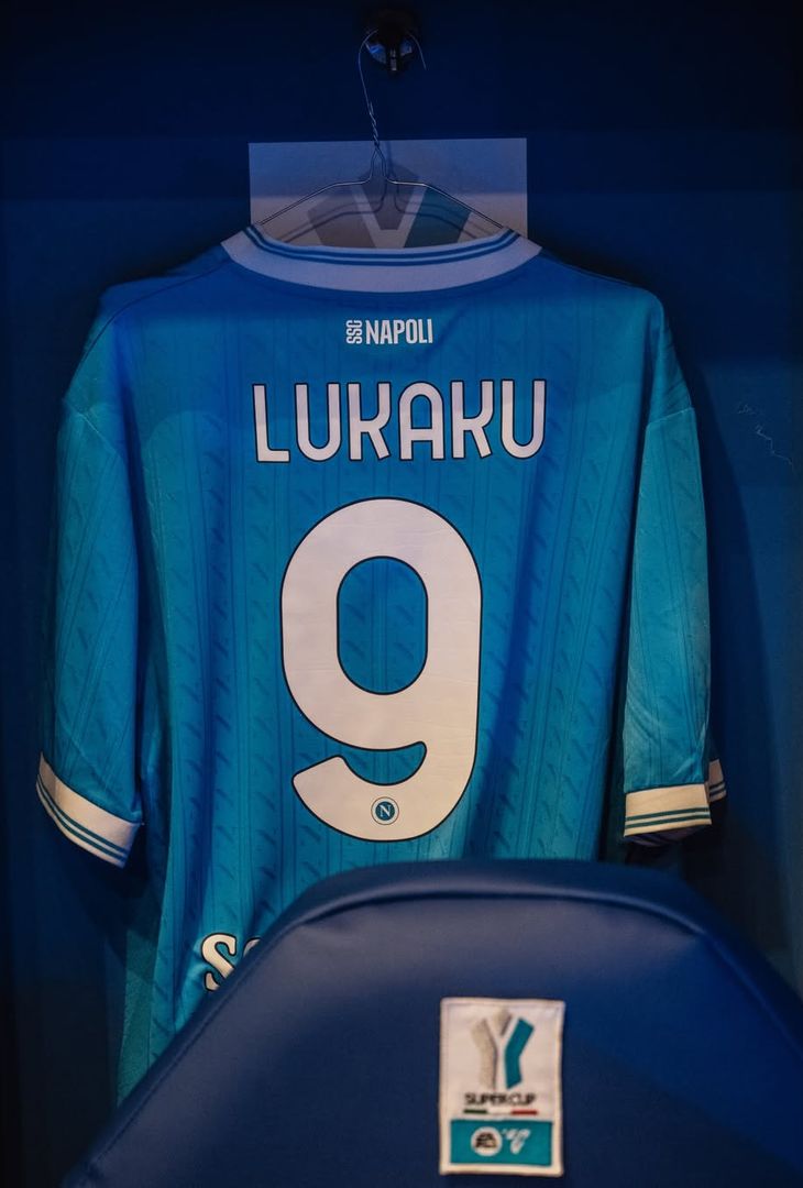 Napoli-Milan, lo spogliatoio azzurro è pronto! La scelta sulla maglia – GALLERY - immagine 2