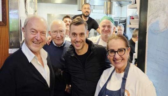 Screenshot Napoli-Chelsea, l’arbitro Turpin pizzicato da… Mimì alla Ferrovia! LA FOTO- immagine 2