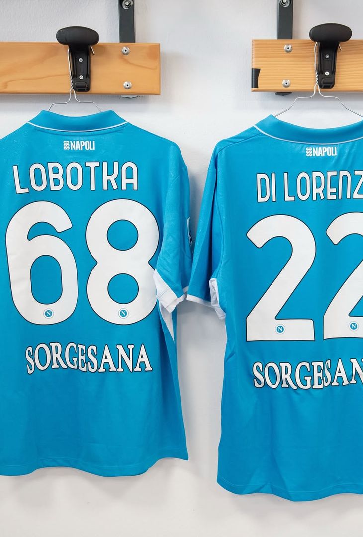 Il Napoli pubblica le immagini dallo spogliatoio dell’U-Power Stadium in vista della sfida contro il Monza che avrà luogo tra pochissimo