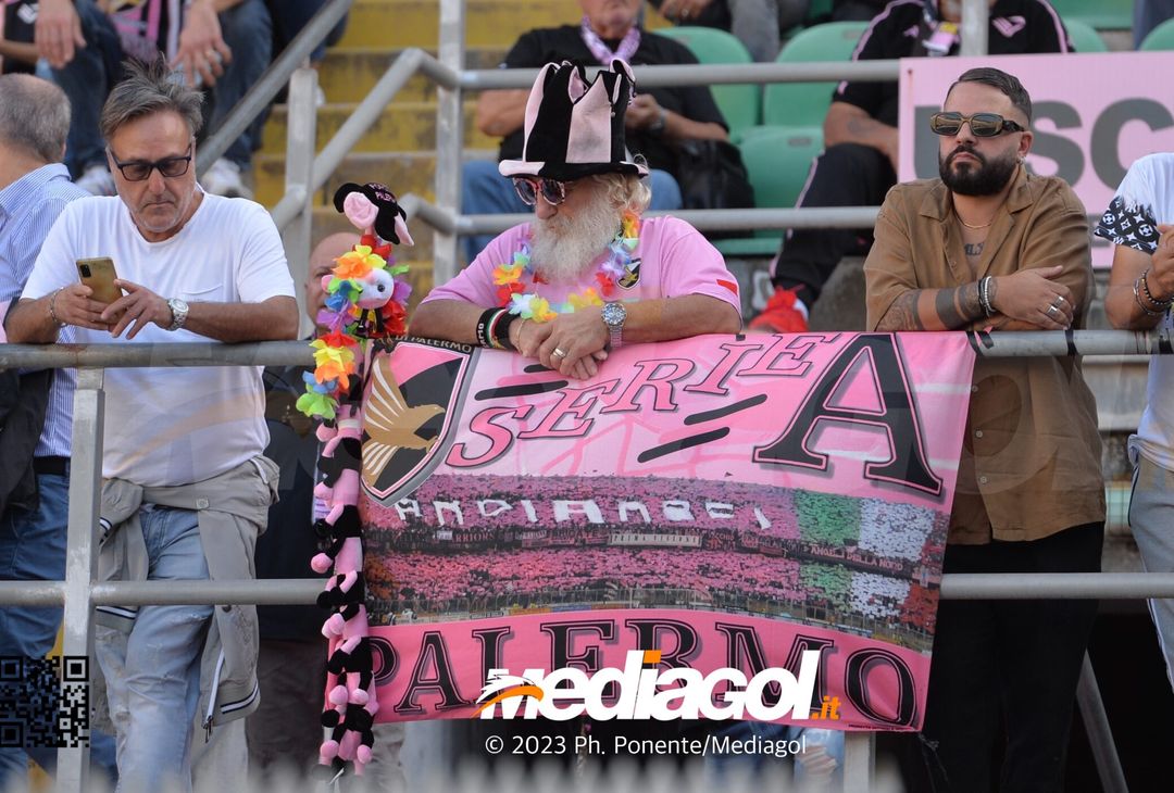 FOTOTIFO Palermo-Lecco, gli scatti ai tifosi al “Renzo Barbera” (GALLERY) - immagine 29