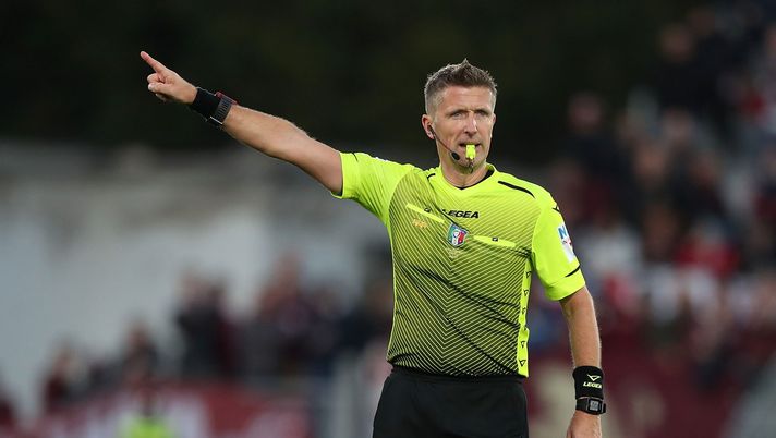 LA SPEZIA, ITALY - NOVEMBER 06: Daniele Orsato referee during the Serie A match between Spezia Calcio v Torino FC at Stadio Alberto Picco on November 6, 2021 in La Spezia, Italy. (Photo by Gabriele Maltinti/Getty Images) Sassuolo-Torino, cambia l’arbitro: a dirigere il match ci sarà Orsato - immagine 1
