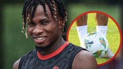 Chukwueze si allena con i calzettoni di Rafa Leao: il dettaglio dal ritiro della Nigeria