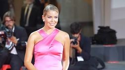 VIDEO / Costanza Caracciolo, il red carpet a Venezia per il film Daaaaaali