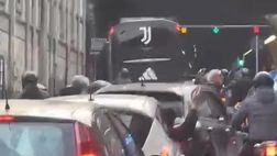 La Juventus è arrivata a Napoli: accoglienza brutale riservata alla Vecchia Signora!