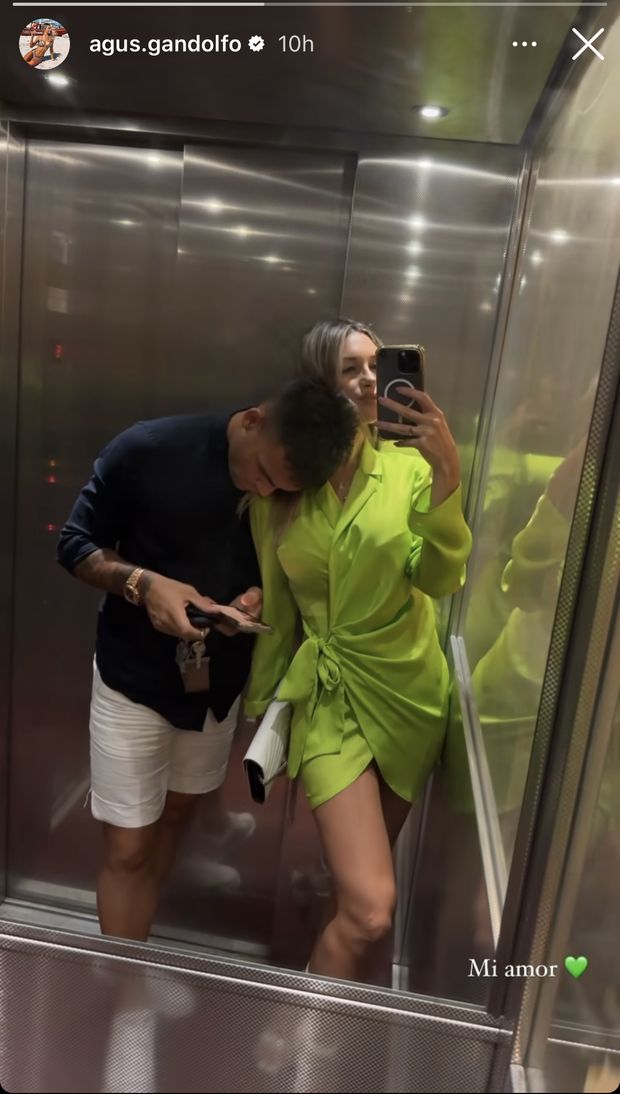 Agustina, selfie romantico in ascensore con Lautaro: “Mi amor”- immagine 2