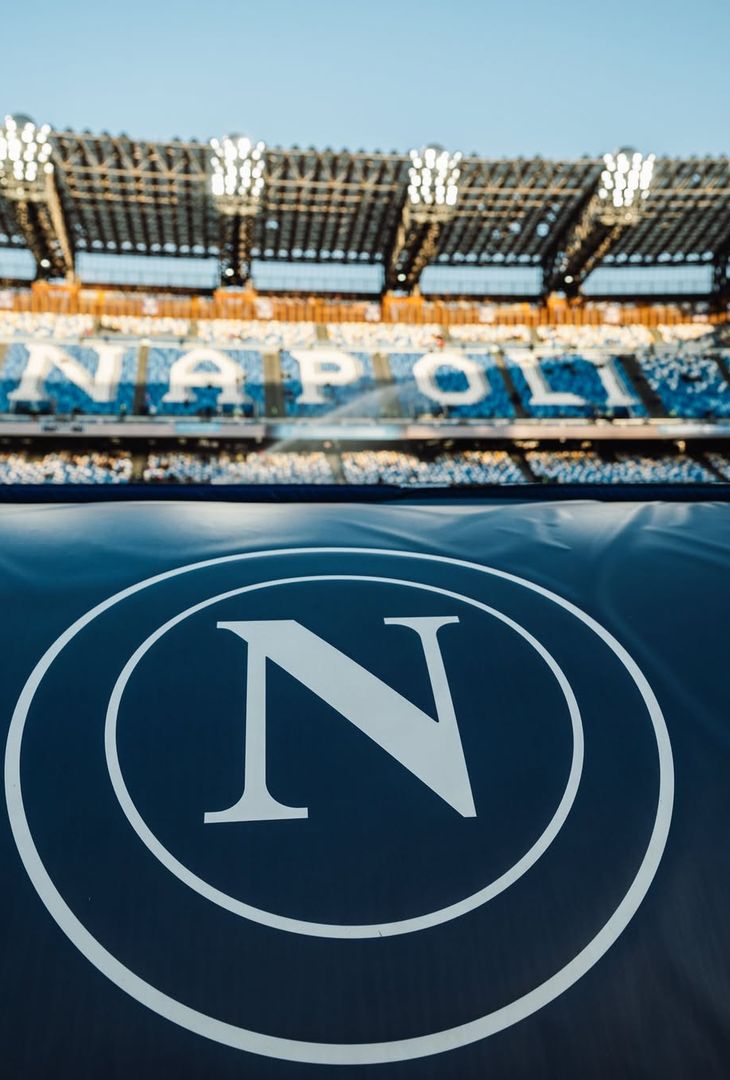 Circa un'ora separa Napoli-Sassuolo dal suo fischio d'inizio. In programma alle 18:00, la gara è valevole per la 21ª giornata di Serie A. Tale battaglia avrà luogo sotto i riflettori dello Stadio Diego Armando Maradona, di cui l'admin dei social azzurri ha pubblicato una serie di scatti sul proprio account Instagram.