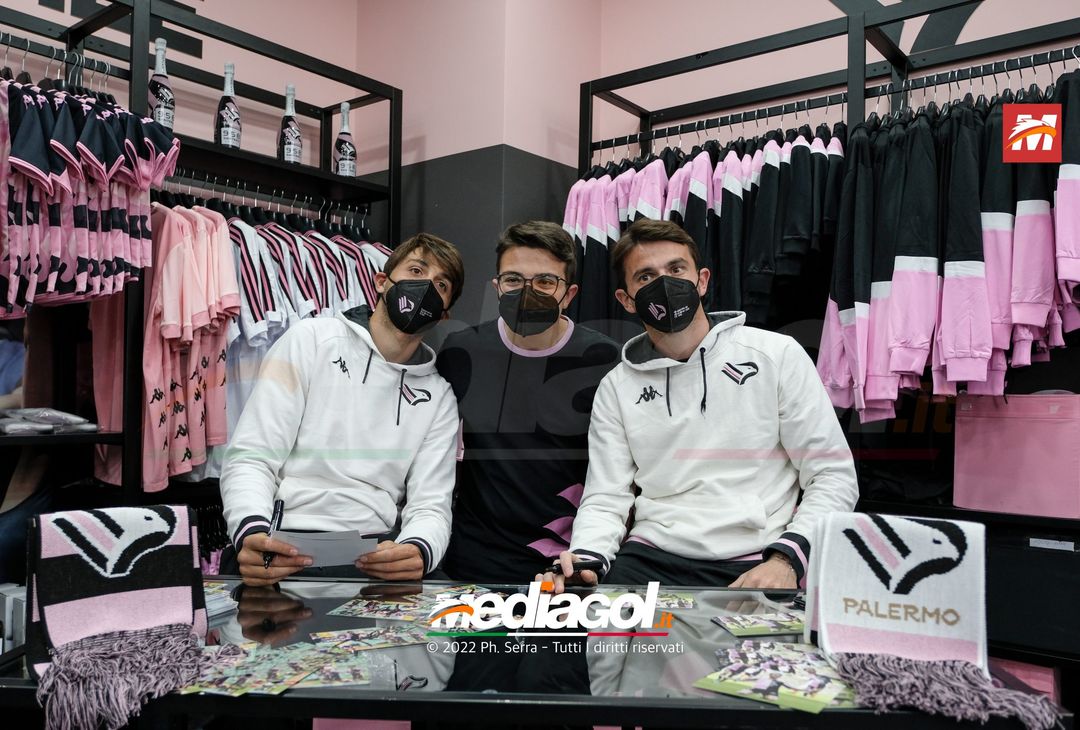 FOTO Palermo: Brunori e Soleri incontrano i tifosi allo Store Ufficiale. La gallery - immagine 43