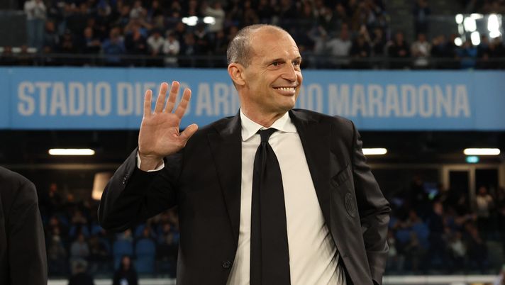 La situazione che lega Allegri al Milan potrebbe sbloccarsi nei prossimi giorni, permettendo al Napoli di annunciarlo come nuovo allenatore. allegri napoli