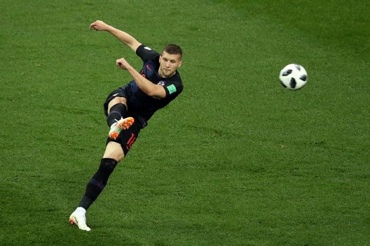NIZHNY NOVGOROD, RUSSIA - JUNE 21 (Photo by Clive Mason/Getty Images) L’ex Milan Rebic compie il suo gol più bello lontano dal campo- immagine 2