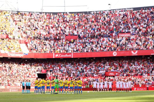 Fuoriprogramma Las Palmas, 15 giocatori fanno tardi al bar e perdono l’aereo- immagine 2